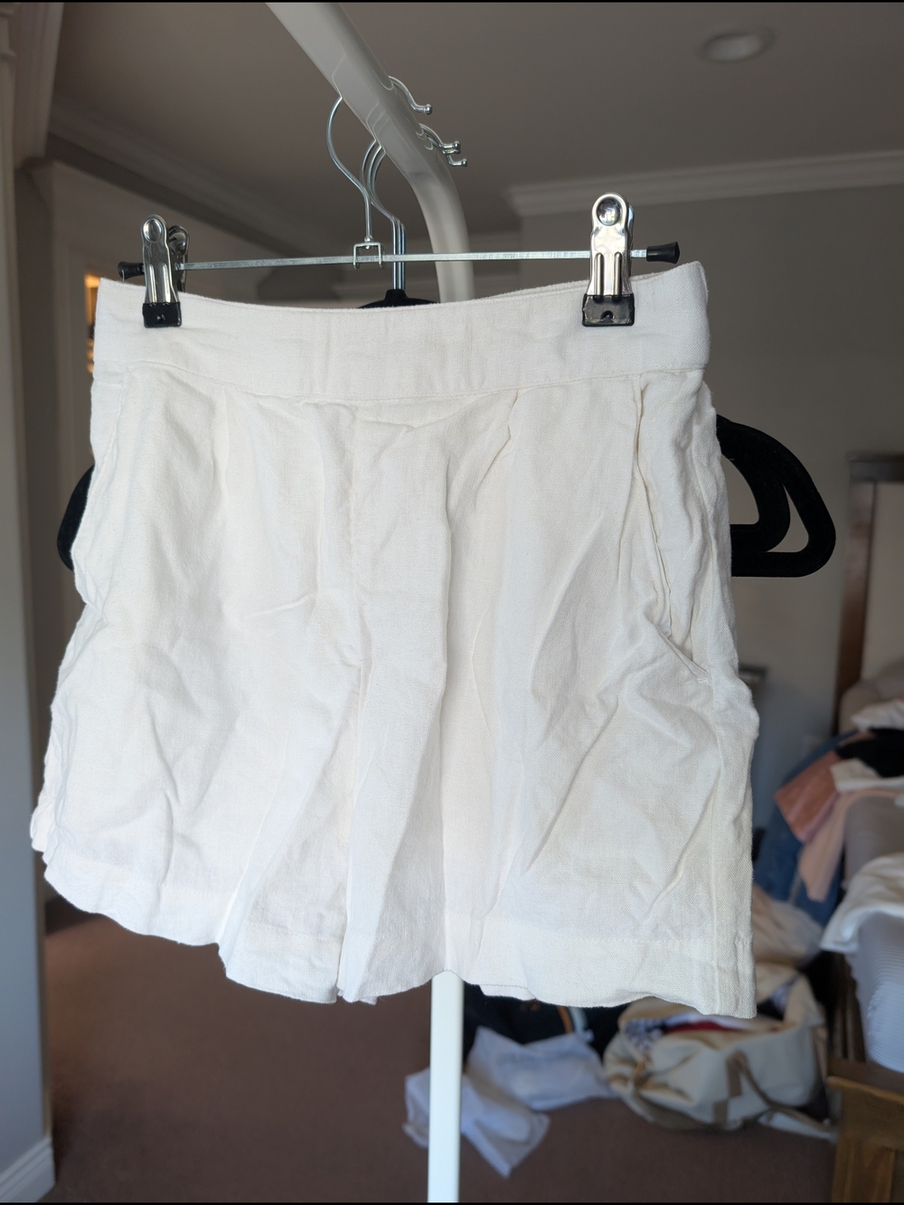 White Women’s Casual Pleated Shorts
